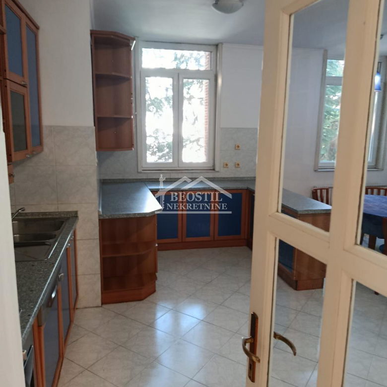Četvorosoban stan za izdavanje, FON, Beograd, 161m², 1.400 €/mes