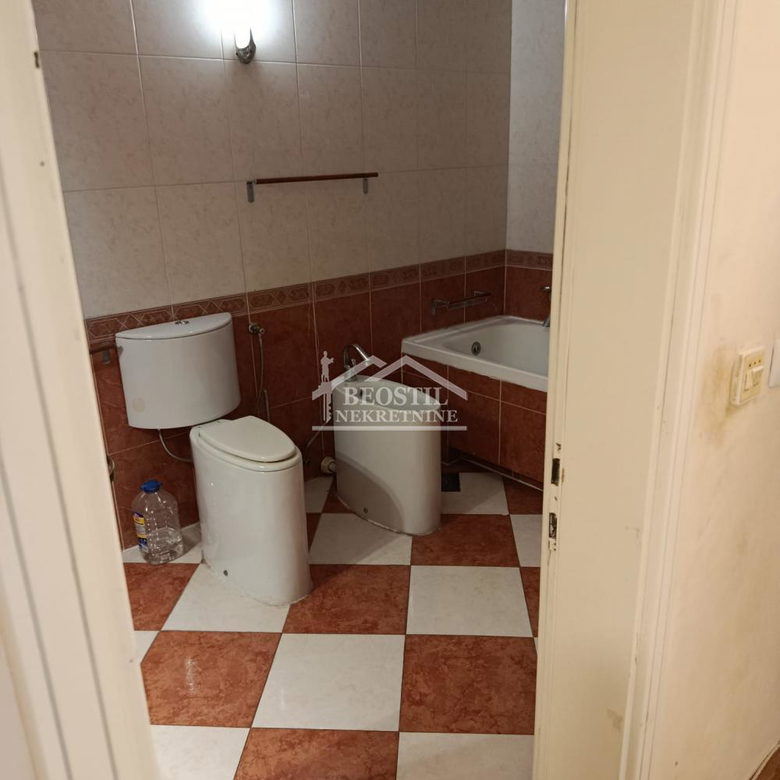 Četvorosoban stan za izdavanje, FON, Beograd, 161m², 1.400 €/mes