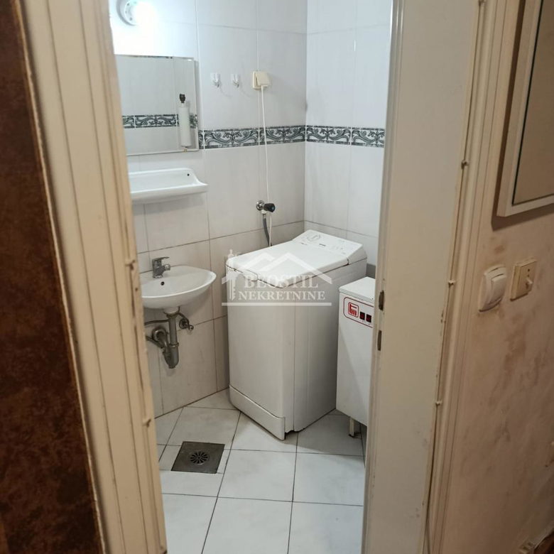 Četvorosoban stan za izdavanje, FON, Beograd, 161m², 1.400 €/mes