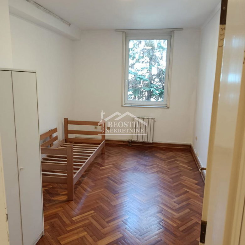 Četvorosoban stan za izdavanje, FON, Beograd, 161m², 1.400 €/mes