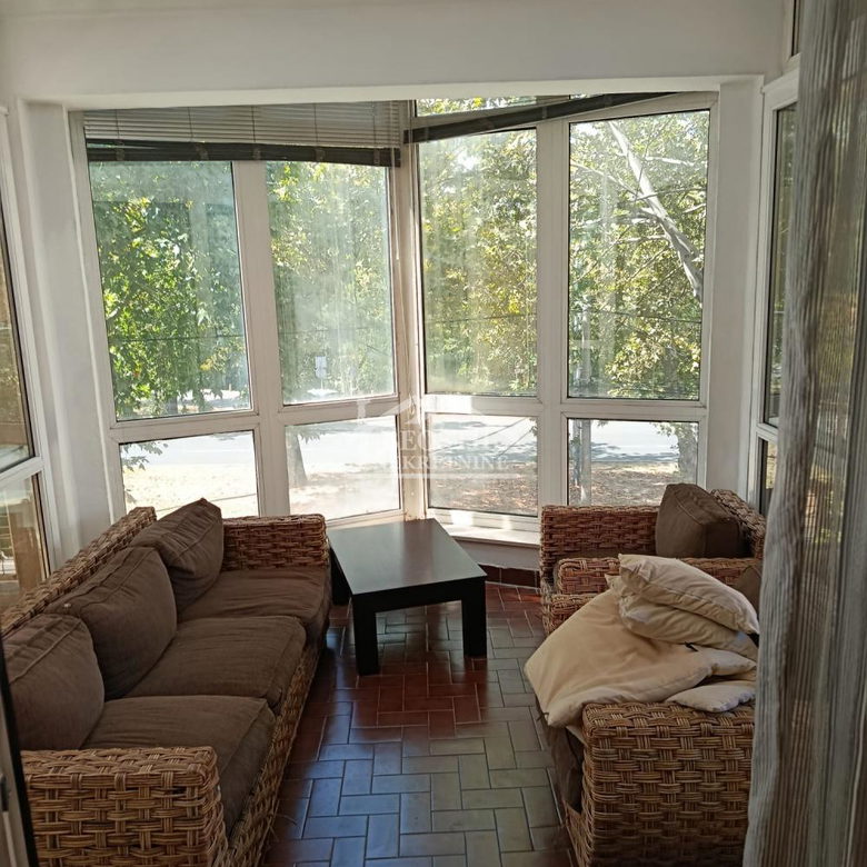 Četvorosoban stan za izdavanje, FON, Beograd, 161m², 1.400 €/mes