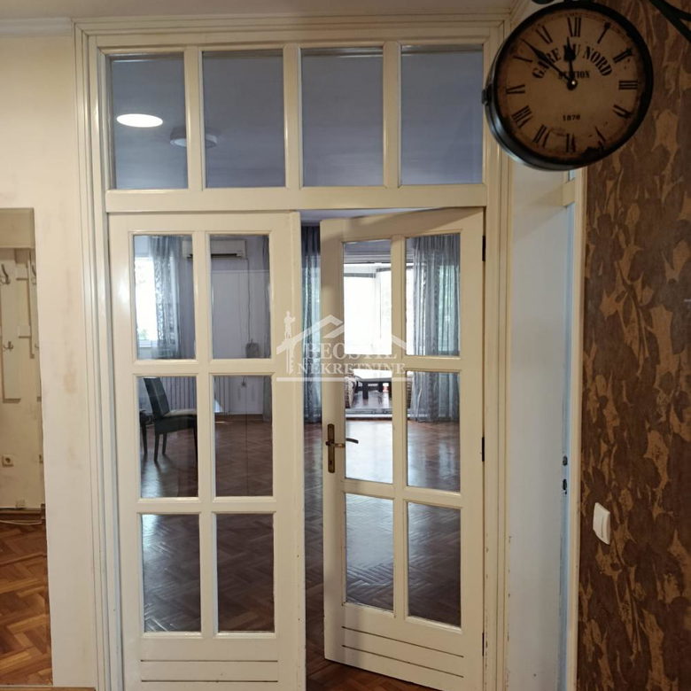 Četvorosoban stan za izdavanje, FON, Beograd, 161m², 1.400 €/mes