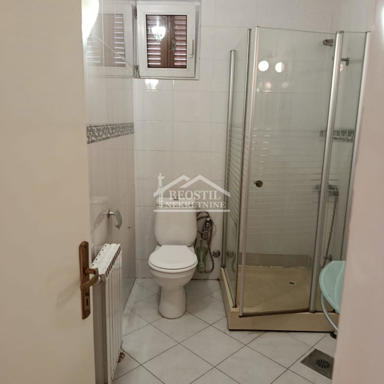 Četvorosoban stan za izdavanje, FON, Beograd, 161m², 1.400 €/mes