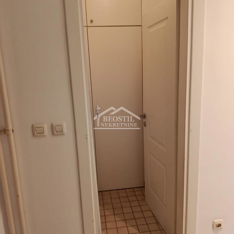 Stan Izdavanje Beograd Botanička Bašta 370 m2