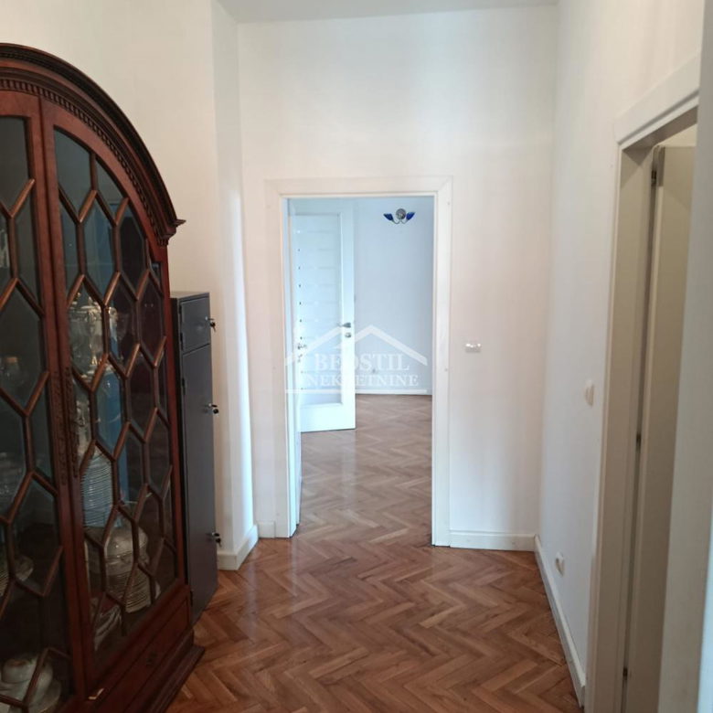 Stan Izdavanje Beograd Botanička Bašta 370 m2