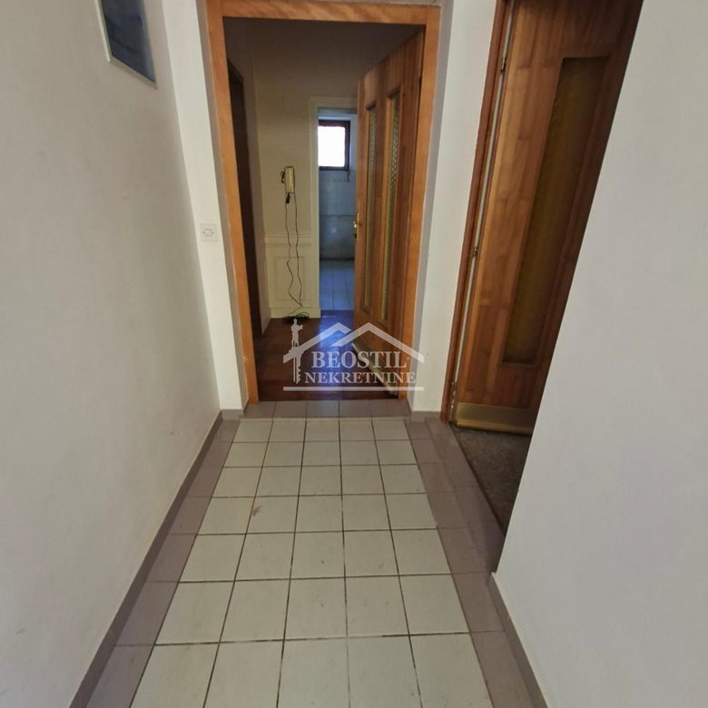 Kuća Prodaja Stara Pazova  320 m2