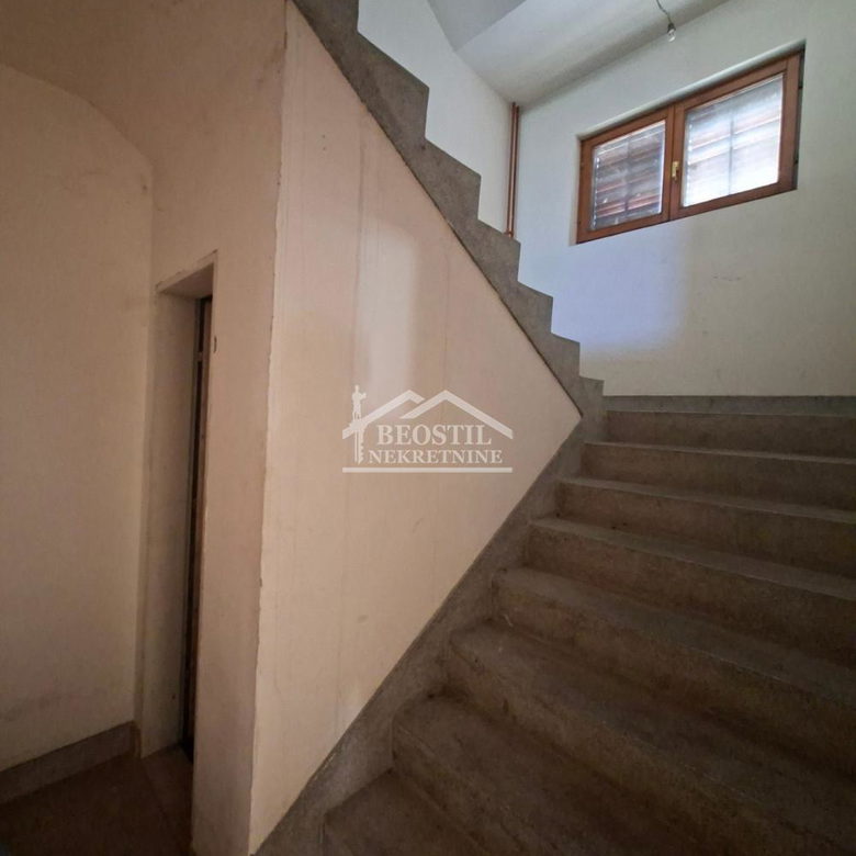 Kuća na prodaju, Nova Pazova, Stara Pazova, 320m², 265.000 €