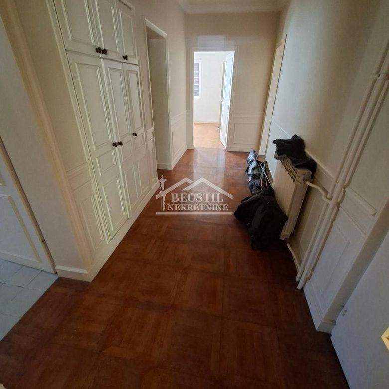 Kuća Prodaja Stara Pazova  320 m2