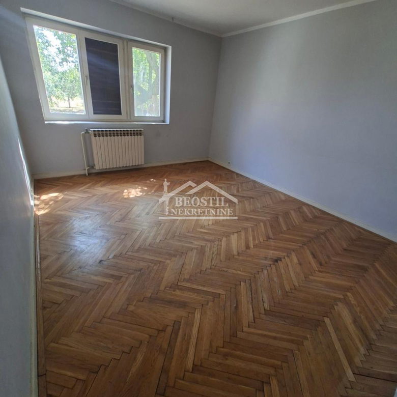 Kuća na prodaju, Nova Pazova, Stara Pazova, 320m², 265.000 €