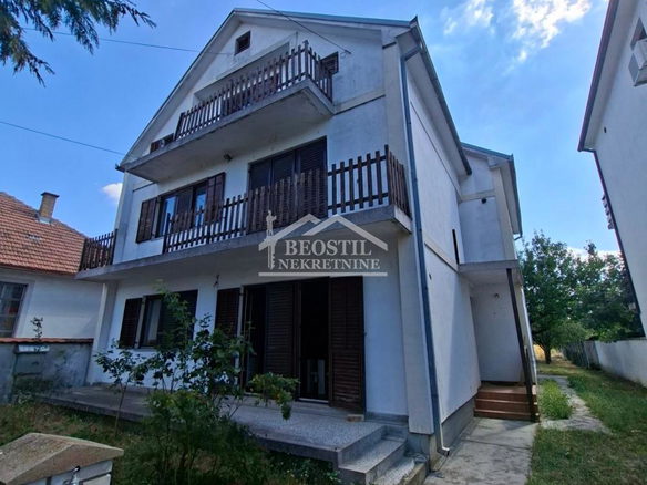 Kuća Prodaja Stara Pazova  320 m2