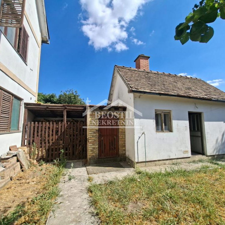 Kuća Prodaja Stara Pazova  320 m2