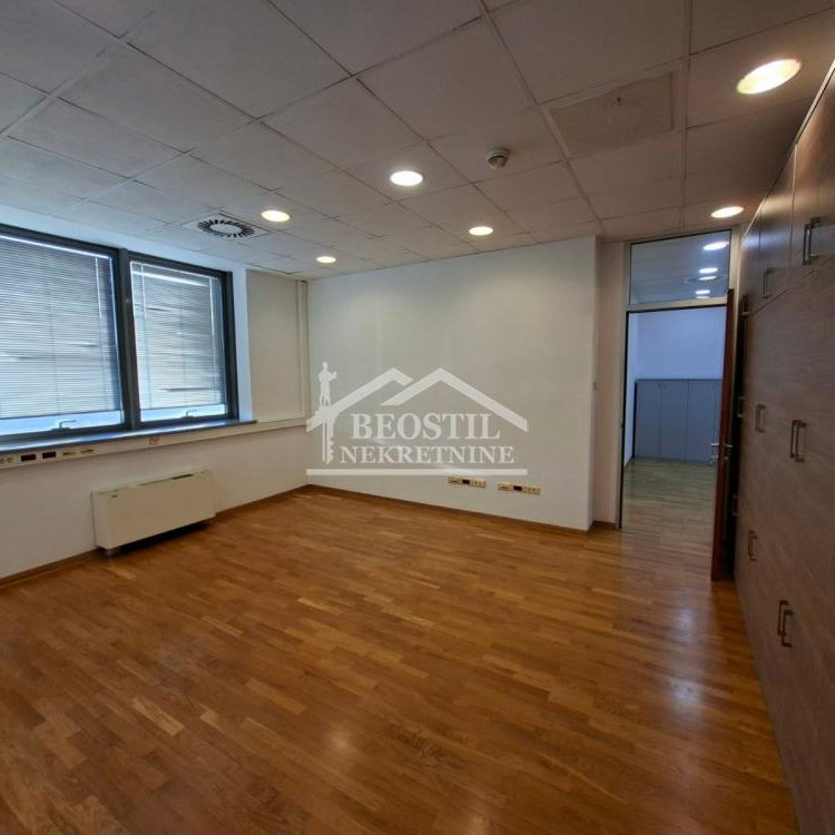 Lokal za izdavanje, Bežanijska Kosa 1, Beograd, 330m², 4.950 €/mes