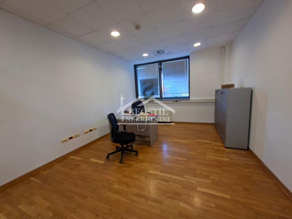132025834_12_20260917142247 Lokal za izdavanje, Bežanijska Kosa 1, Beograd, 330m², 4.950 €/mes