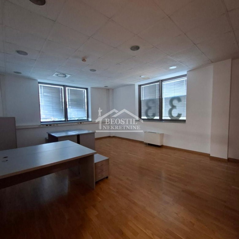 Lokal za izdavanje, Bežanijska Kosa 1, Beograd, 330m², 4.950 €/mes