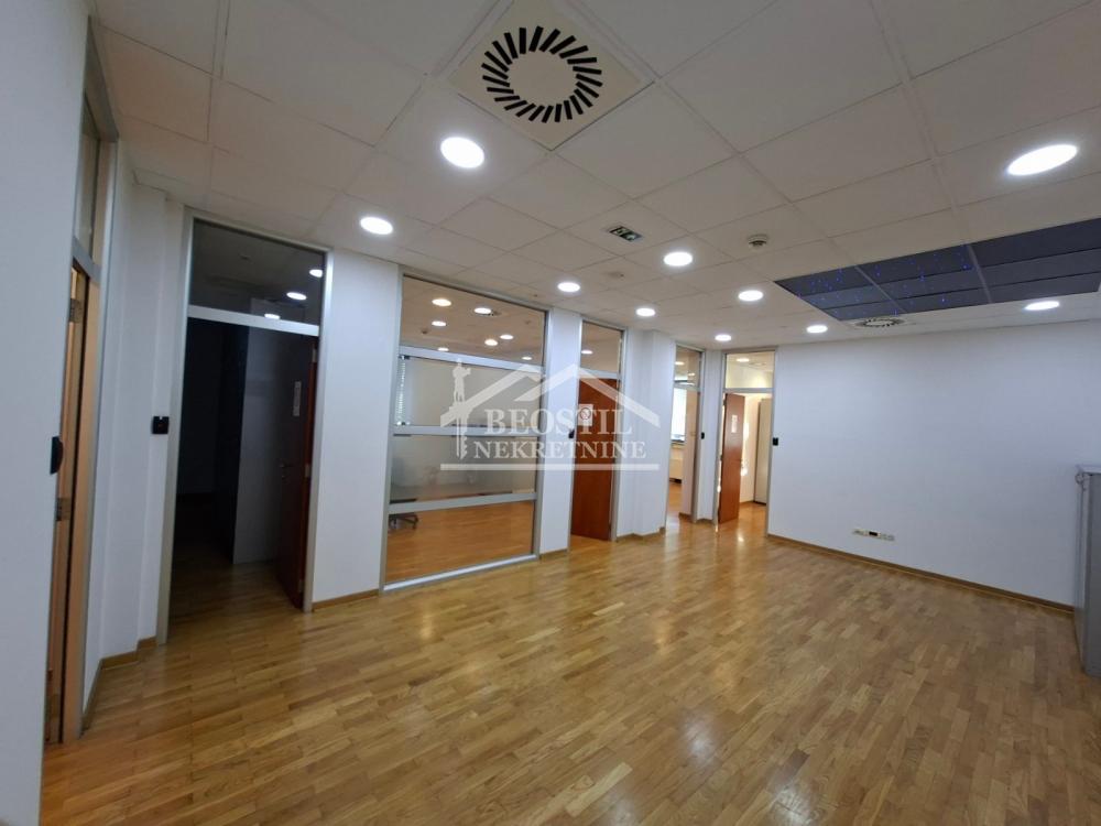 132025834_15_20260917142249 Lokal za izdavanje, Bežanijska Kosa 1, Beograd, 330m², 4.950 €/mes