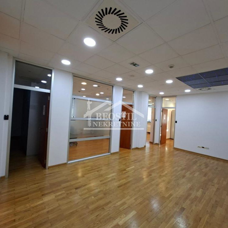 Lokal za izdavanje, Bežanijska Kosa 1, Beograd, 330m², 4.950 €/mes