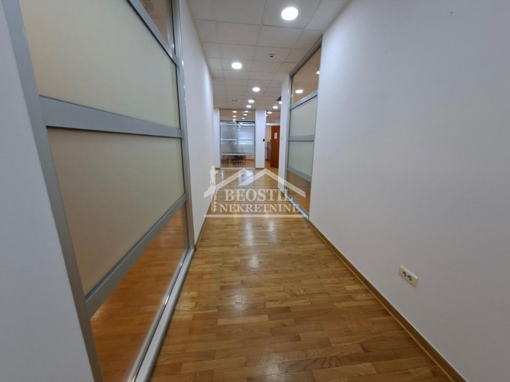 132025834_18_20260917142250 Lokal za izdavanje, Bežanijska Kosa 1, Beograd, 330m², 4.950 €/mes