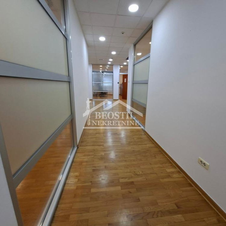 Lokal za izdavanje, Bežanijska Kosa 1, Beograd, 330m², 4.950 €/mes