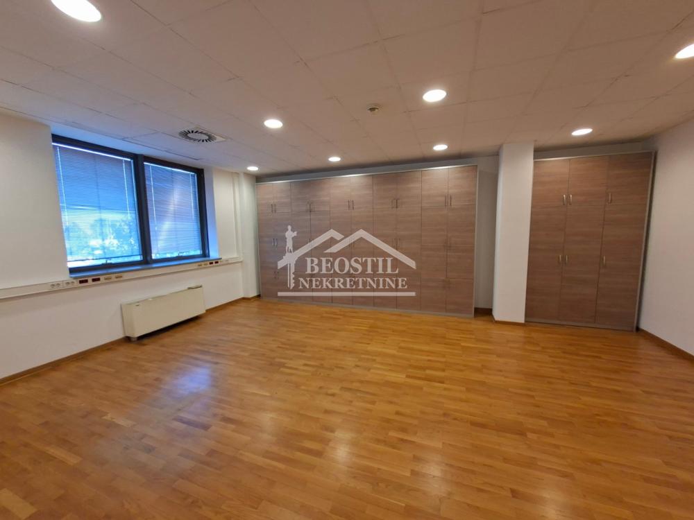 132025834_20_20260917142251 Lokal za izdavanje, Bežanijska Kosa 1, Beograd, 330m², 4.950 €/mes