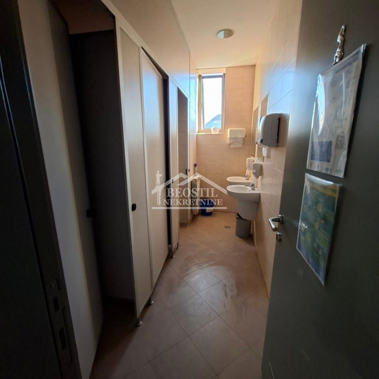 Lokal Izdavanje Beograd Bežanijska Kosa 1 330 m2