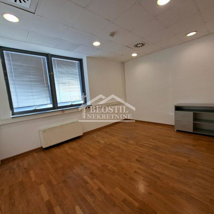 Lokal Izdavanje Beograd Bežanijska Kosa 1 330 m2