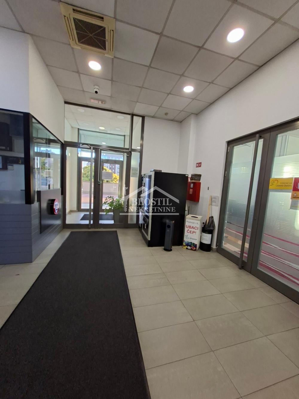 Lokal Izdavanje Beograd Lokal Izdavanje Beograd Bežanijska Kosa 1 330 m2