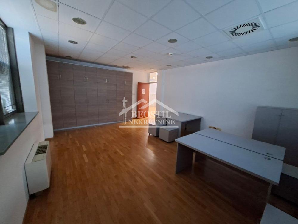 132025834_9_20260917142246 Lokal Izdavanje Beograd Bežanijska Kosa 1 330 m2