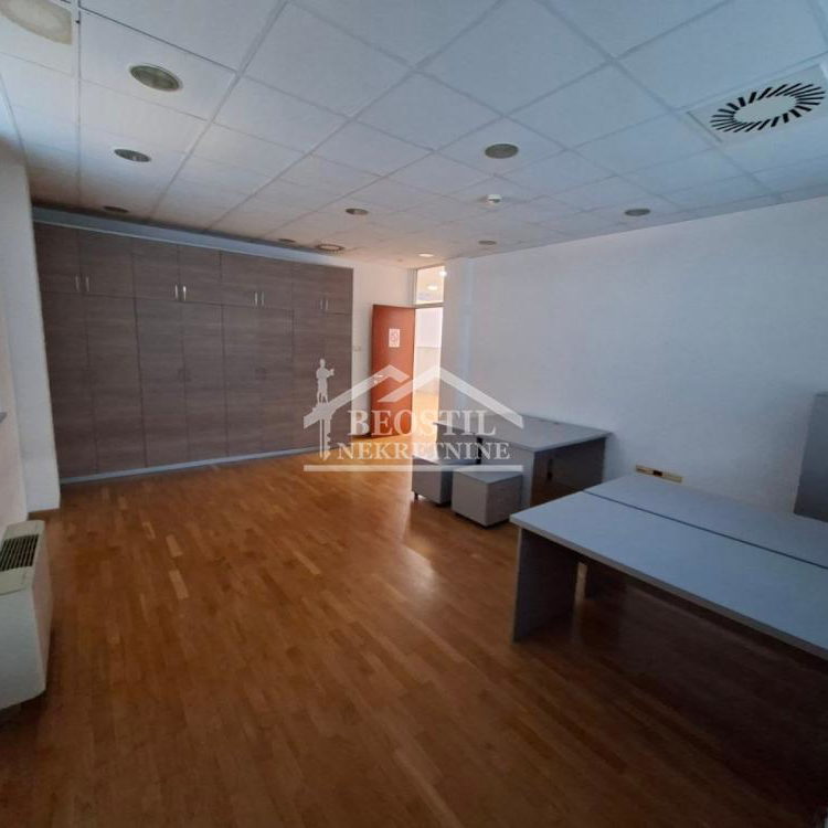 Lokal Izdavanje Beograd Bežanijska Kosa 1 330 m2