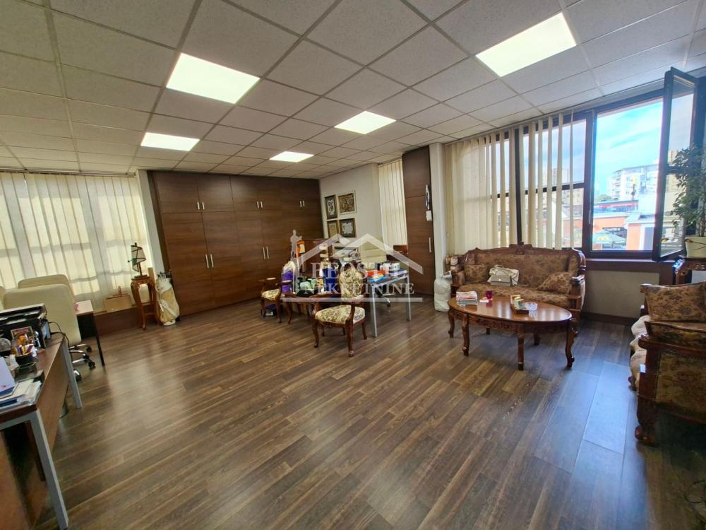 Lokal Prodaja Beograd Lokal Prodaja Beograd Blok 44 TC Piramida 283 m2