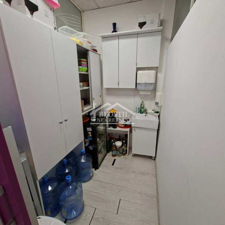 Lokal Prodaja Beograd Blok 44 TC Piramida 283 m2