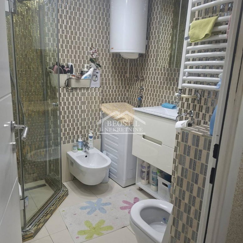 Trosoban stan na prodaju, Bežanijska Kosa 2, Beograd, 81m², 325.000 €