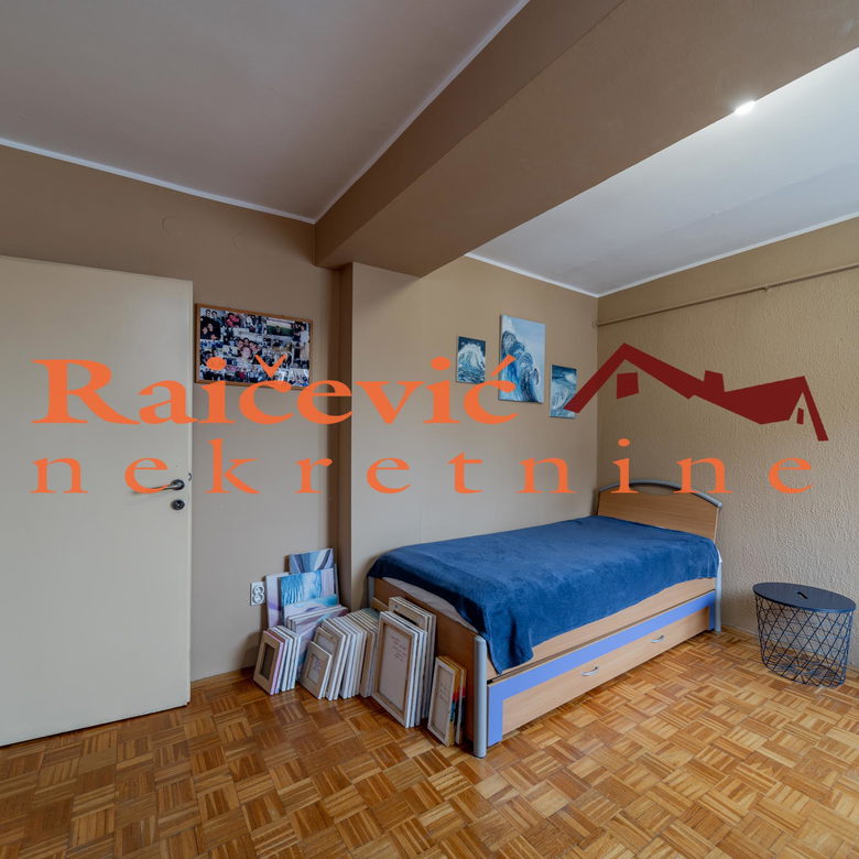 Trosoban stan na prodaju, Botanička Bašta, Beograd, 87m², 275.000 €