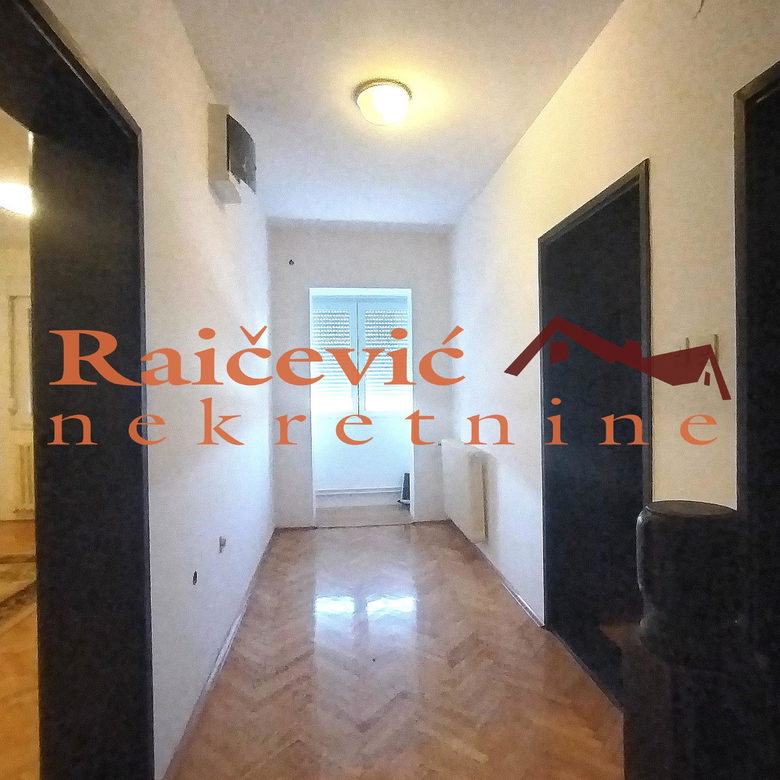 Kuća na prodaju, Vrčin, Beograd, 354m², 280.000 €