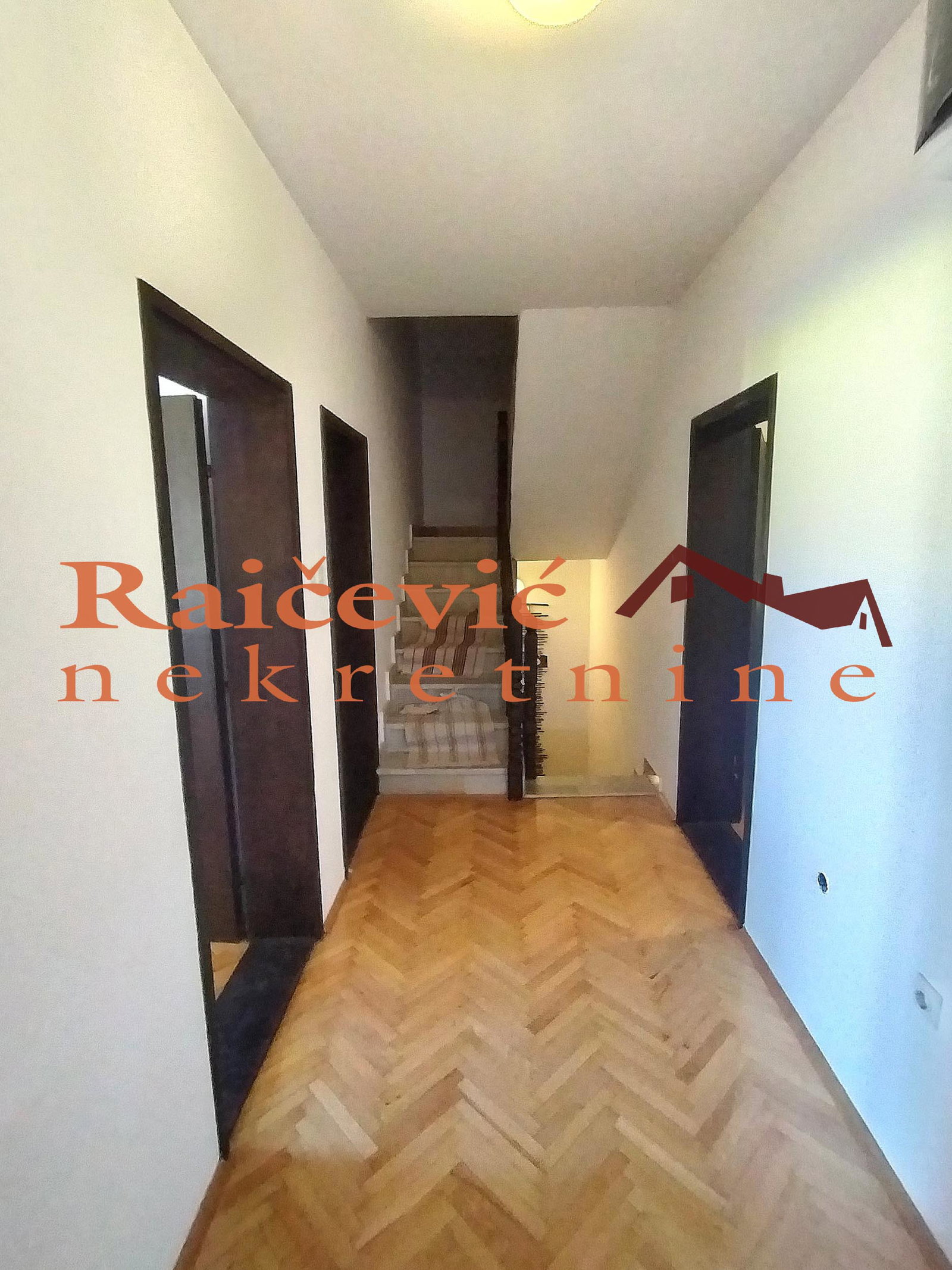134329 Kuća na prodaju, Vrčin, Beograd, 354m², 280.000 €