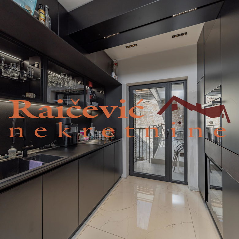 Trosoban stan na prodaju, Centar, Beograd, 160m², 850.000 €