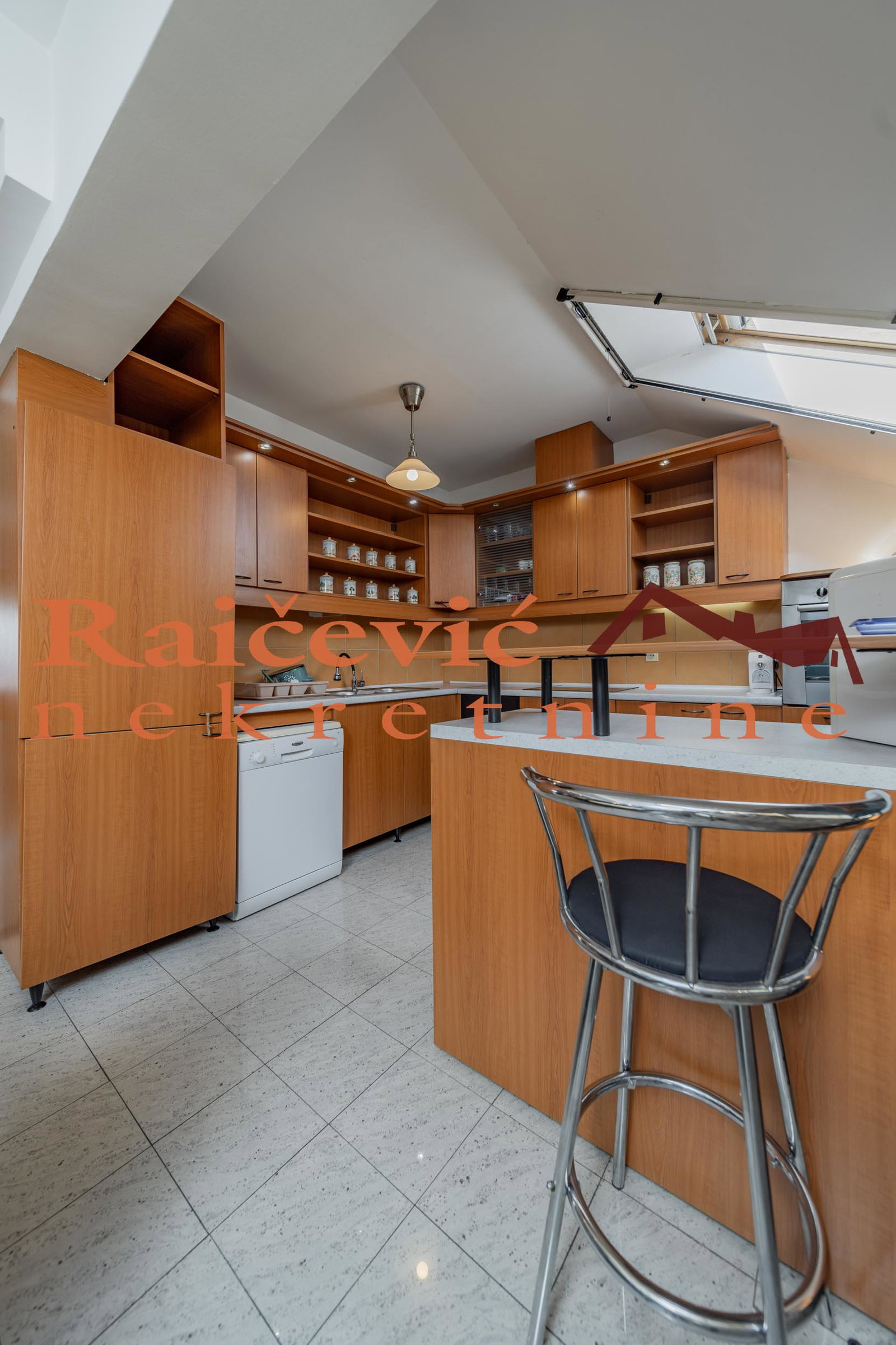 135721 Stan Prodaja Beograd Karađorđev Trg 158 m2