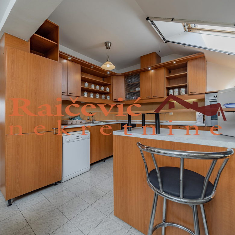 Stan Prodaja Beograd Karađorđev Trg 158 m2
