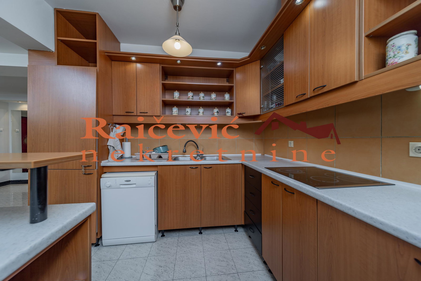 135722 Stan Prodaja Beograd Karađorđev Trg 158 m2