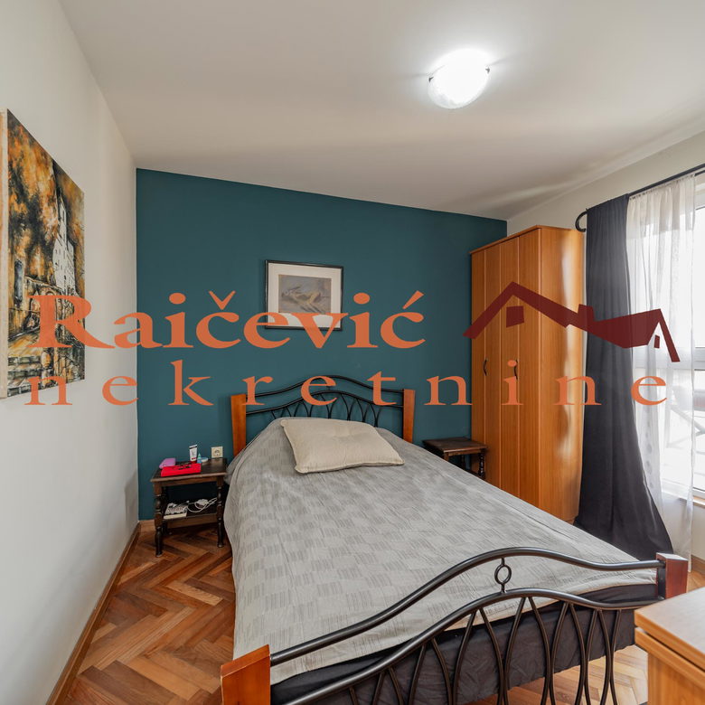Petosoban stan na prodaju, Karađorđev Trg, Beograd, 158m², 350.000 €