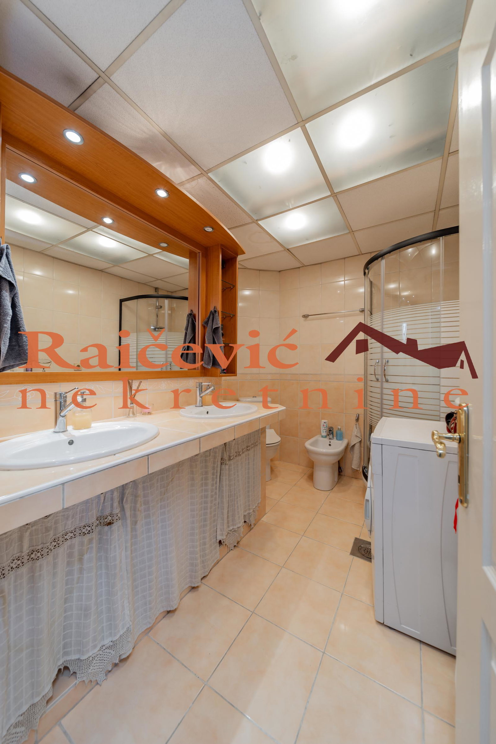 135724 Petosoban stan na prodaju, Karađorđev Trg, Beograd, 158m², 350.000 €