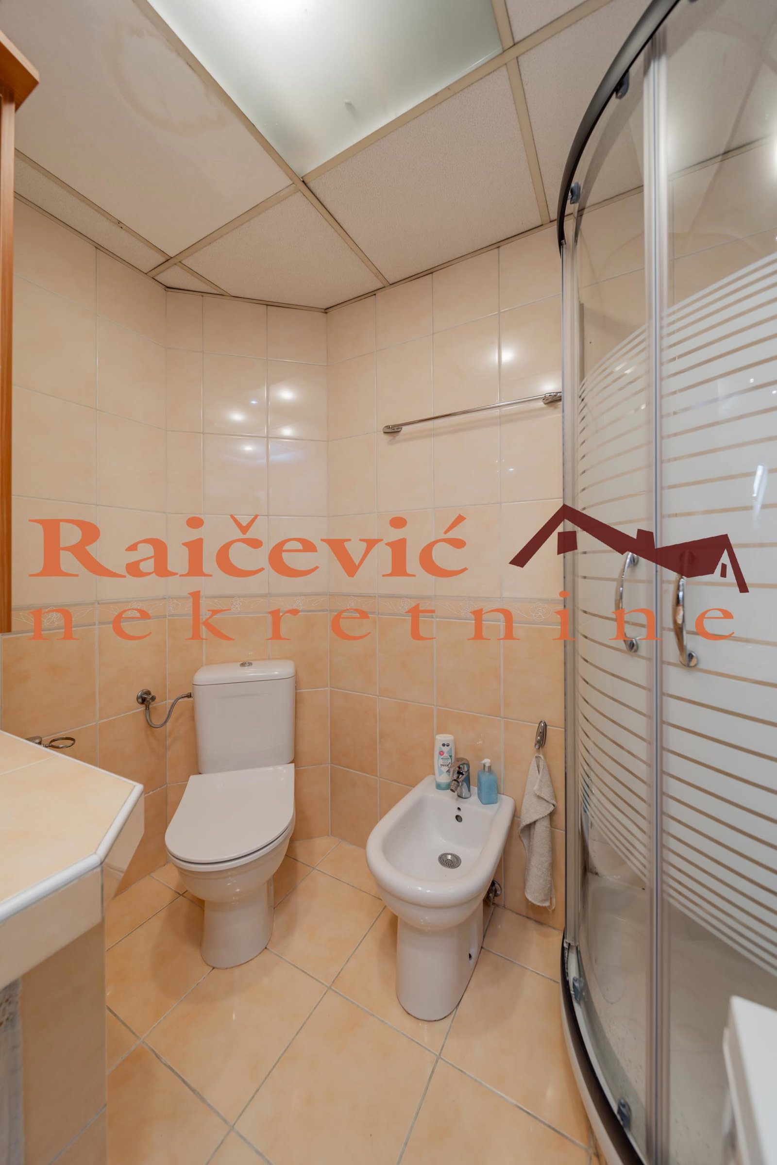 135725 Petosoban stan na prodaju, Karađorđev Trg, Beograd, 158m², 350.000 €
