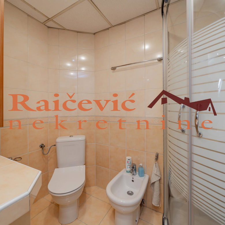 Petosoban stan na prodaju, Karađorđev Trg, Beograd, 158m², 350.000 €
