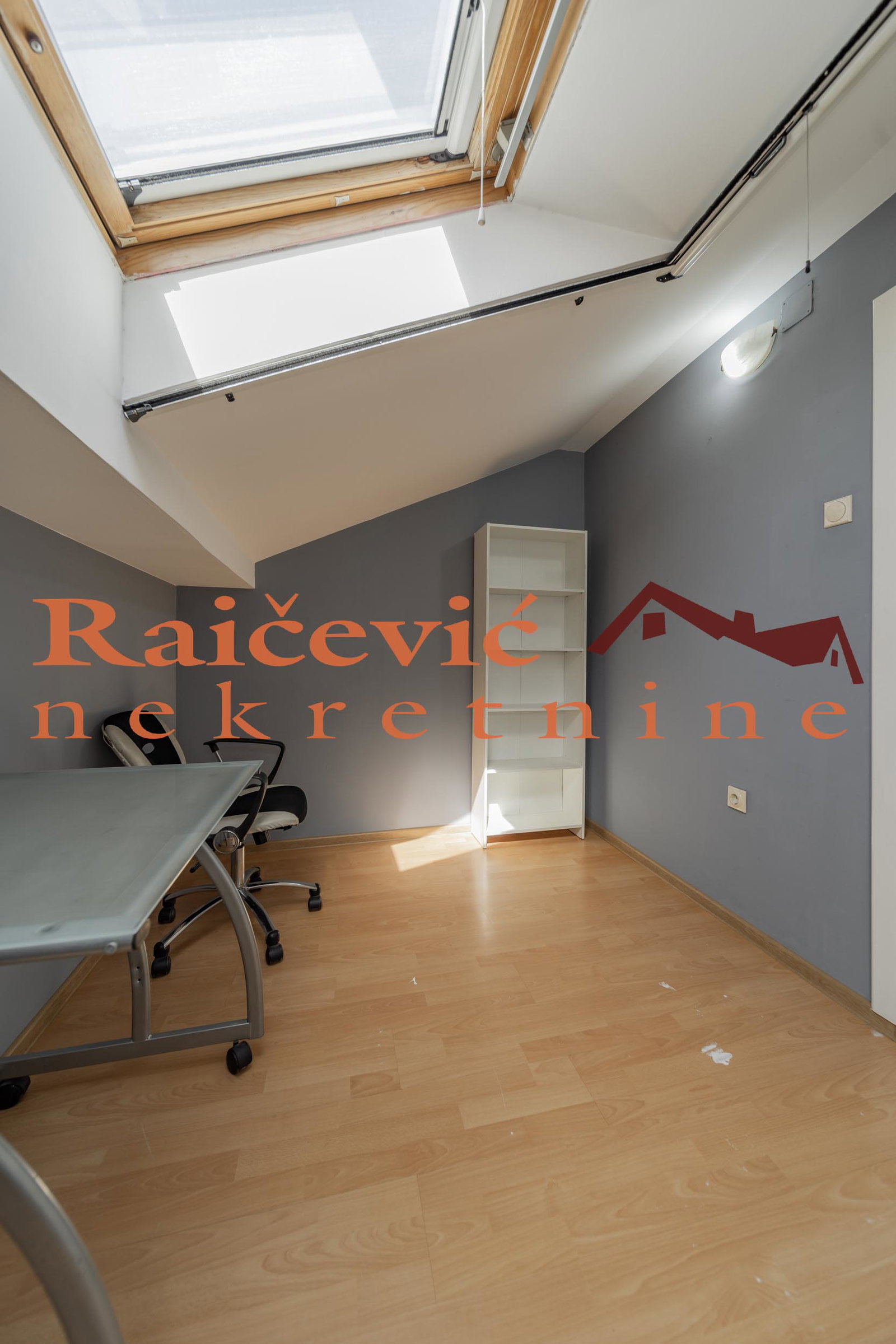 135728 Petosoban stan na prodaju, Karađorđev Trg, Beograd, 158m², 350.000 €