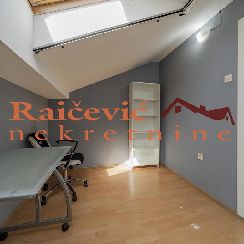 Petosoban stan na prodaju, Karađorđev Trg, Beograd, 158m², 350.000 €