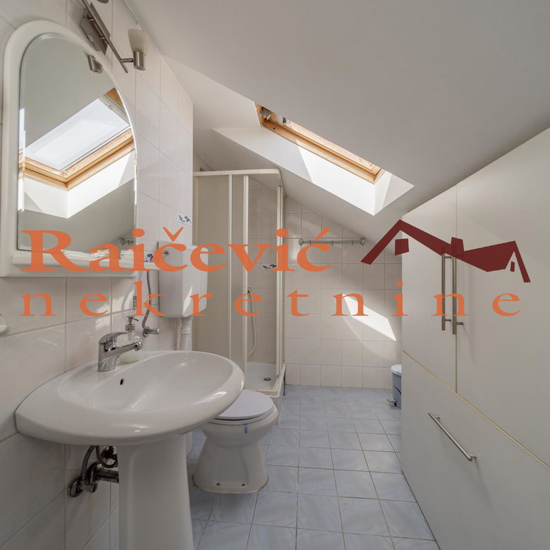 Petosoban stan na prodaju, Karađorđev Trg, Beograd, 158m², 350.000 €