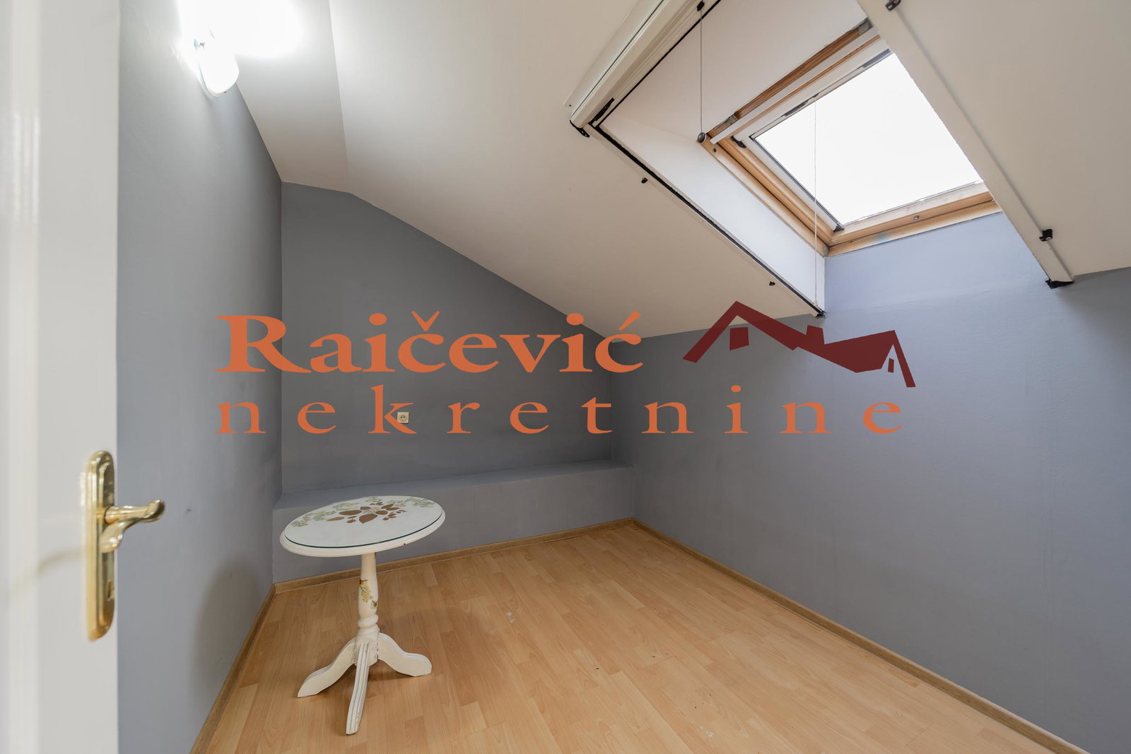 135731 Petosoban stan na prodaju, Karađorđev Trg, Beograd, 158m², 350.000 €