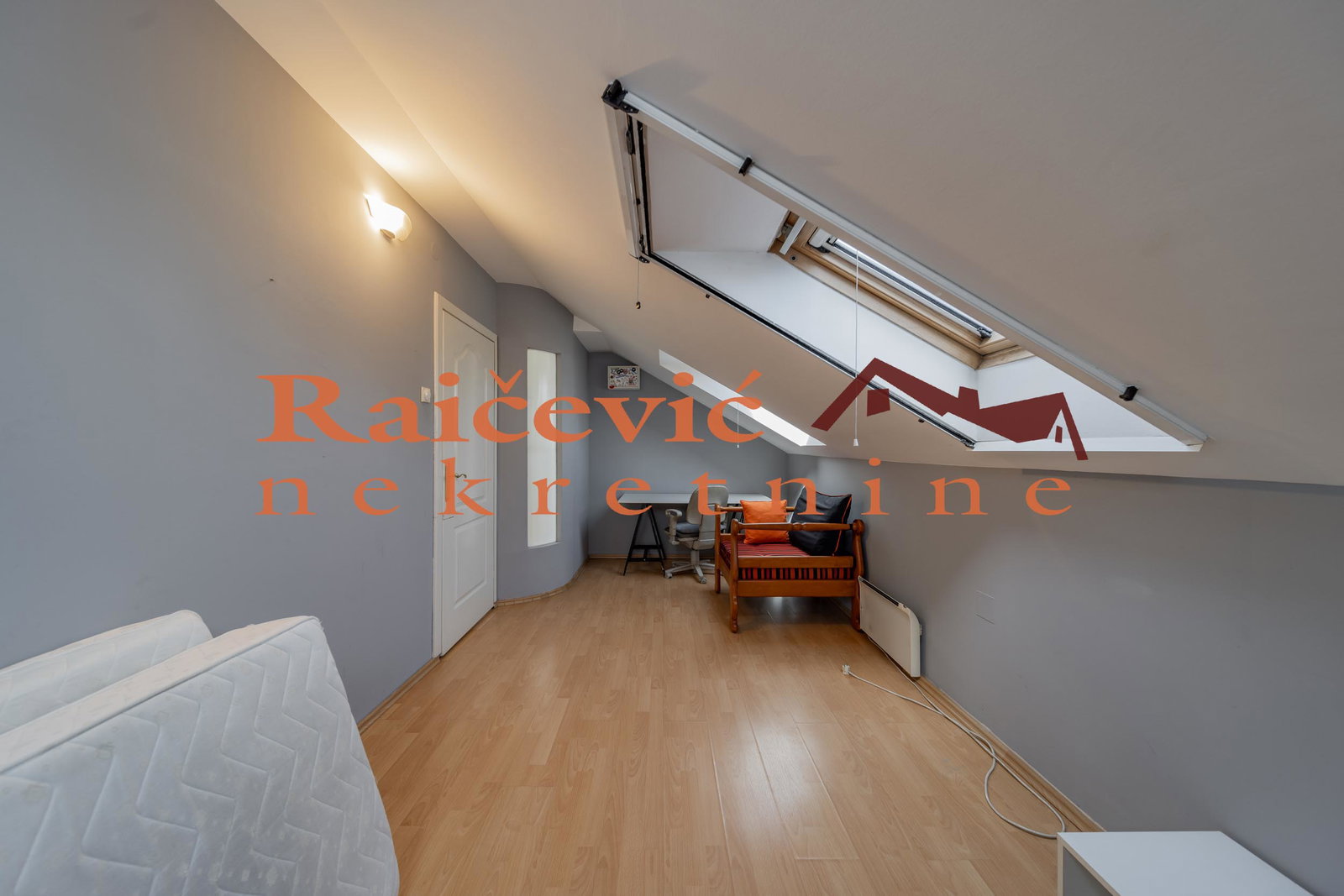 135732 Petosoban stan na prodaju, Karađorđev Trg, Beograd, 158m², 350.000 €
