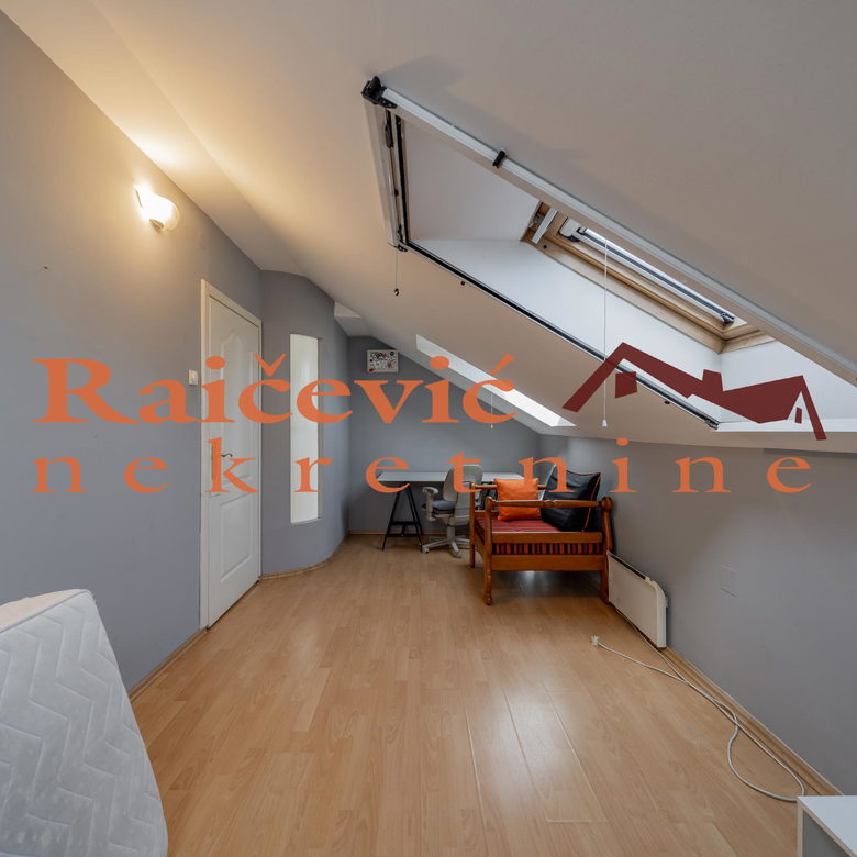 Petosoban stan na prodaju, Karađorđev Trg, Beograd, 158m², 350.000 €