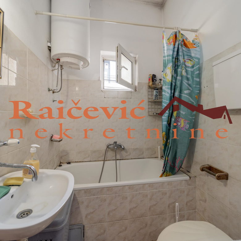 Četvorosoban stan na prodaju, Voždovac, Beograd, 71m², 185.000 €