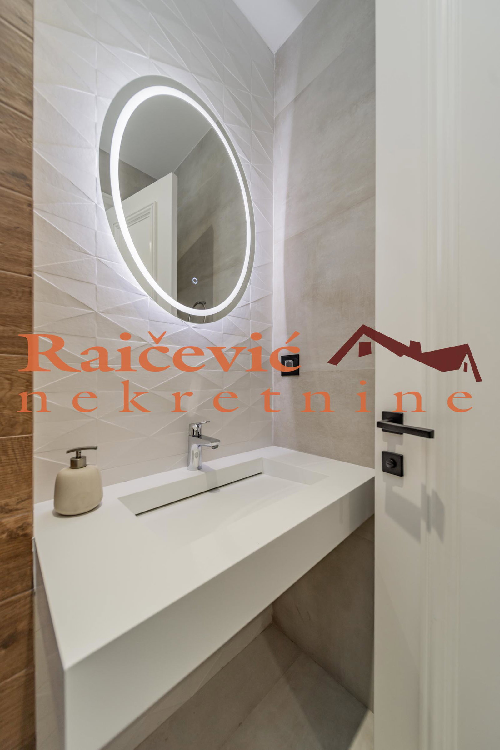 137244 Trosoban stan na prodaju, Pregrevica, Beograd, 102m², 500.000 €